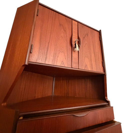 Excellent Condition Vintage Omann Jun Teak Corner Cabinet by Gunni Omann c. 1960s (Revive)
