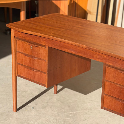 Danish Mid Century Modern Teak Desk by Easing Møbelfabrik