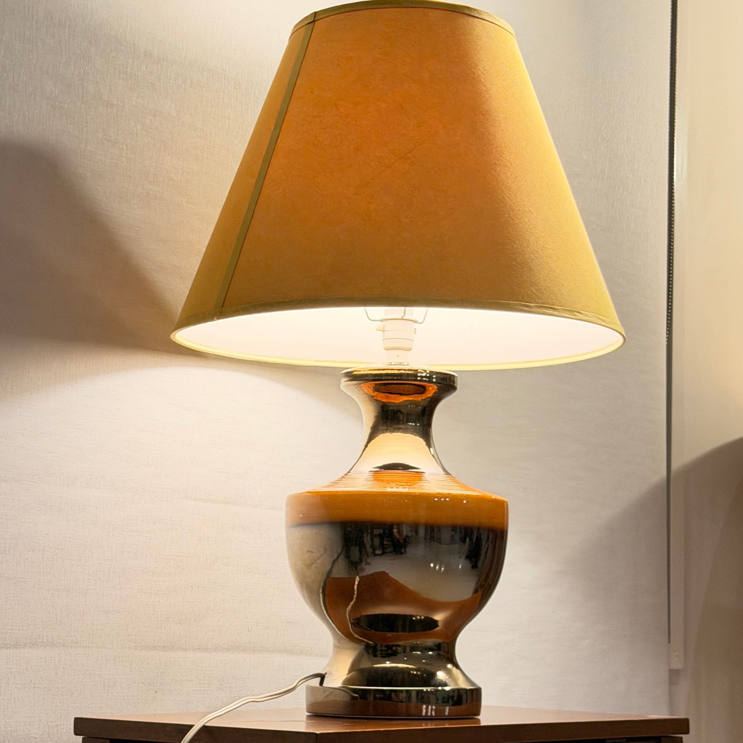 Large Groovy Sunset Ribbed Ceramic Table Lamp – Bold MCM Statement Piece