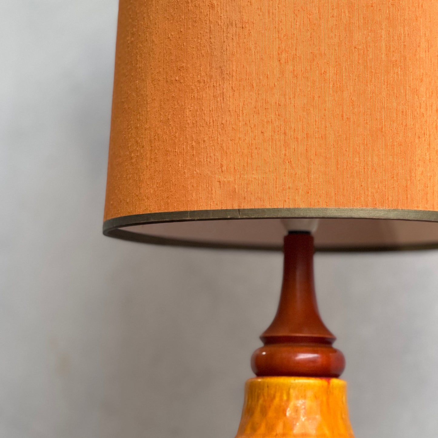 Vibrant Retro Drip Glaze Ceramic Table Lamp – Mid-Century Sunset Glow