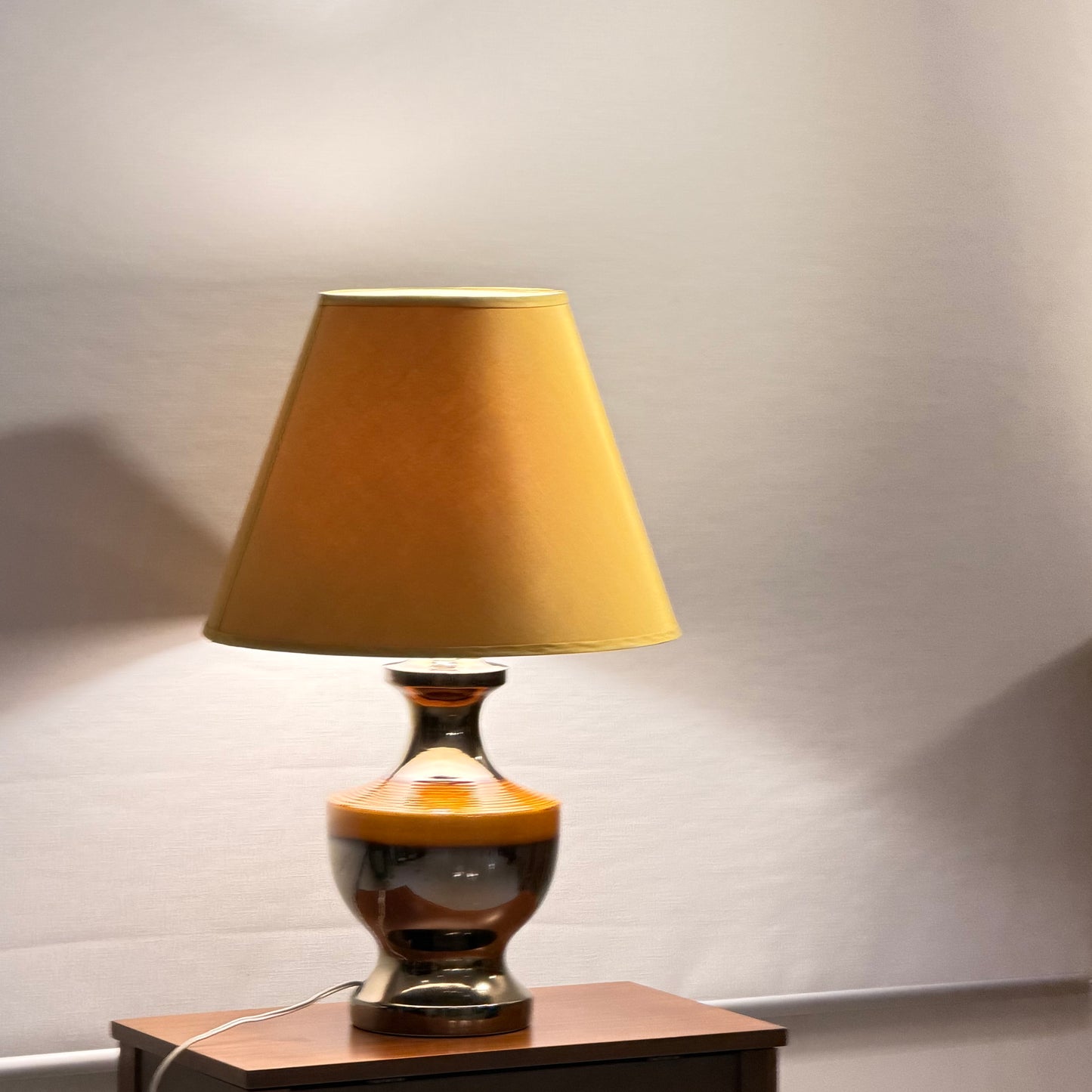 Large Groovy Sunset Ribbed Ceramic Table Lamp – Bold MCM Statement Piece