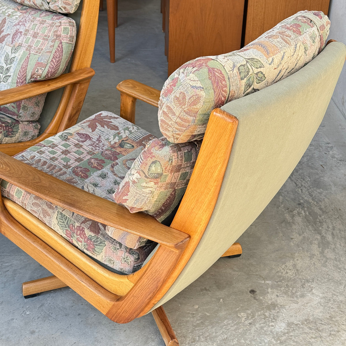 Vintage Mid Century Tessa T21 Swivel Chairs Pair (Refine)
