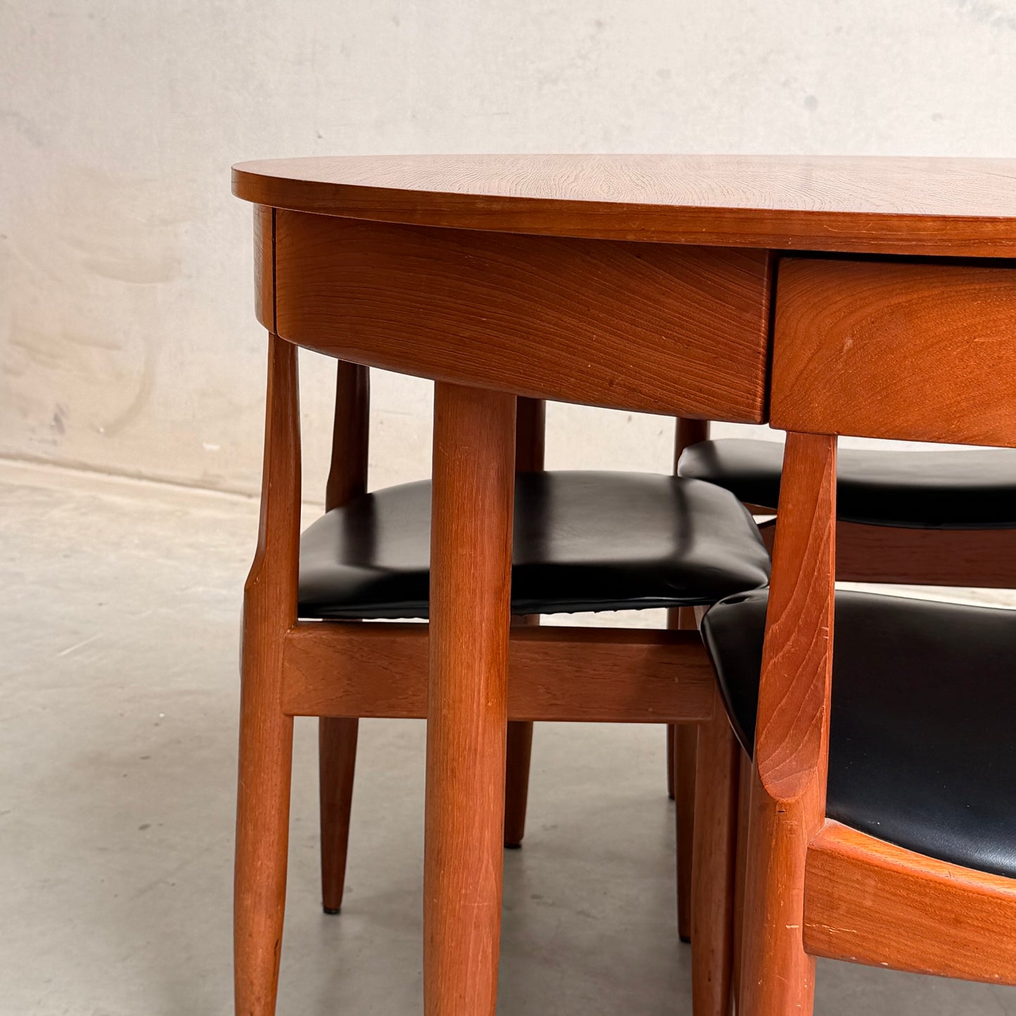Ernst Hansen Mid-Century Round Extending Dining Set – Teak with 5 Chairs (6th Available upon request for fee)