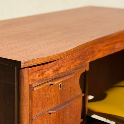 Danish Mid Century Modern Teak Desk by Easing Møbelfabrik
