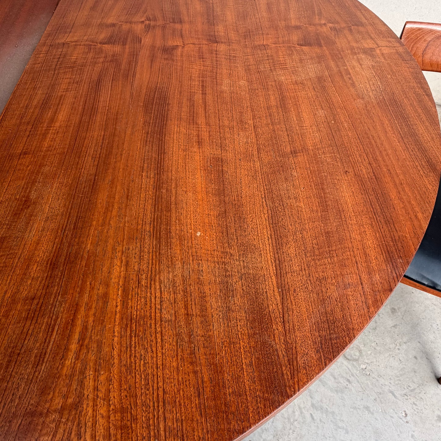 Ernst Hansen Mid-Century Round Extending Dining Set – Teak with 5 Chairs (6th Available upon request for fee)