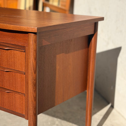 Danish Mid Century Modern Teak Desk by Easing Møbelfabrik