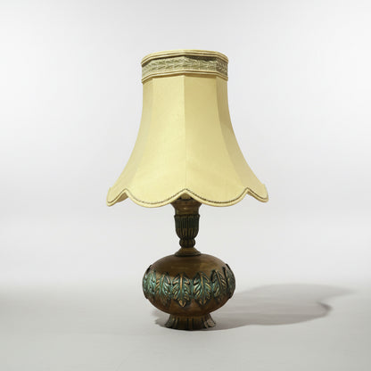 Bronze Leaf Glow – Ornate Retro Table Lamp
