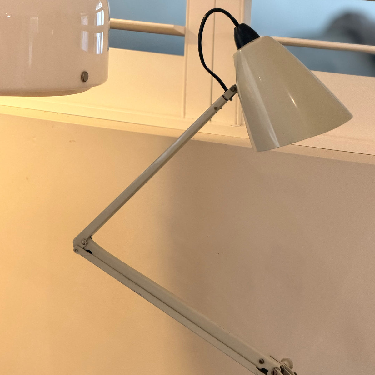 Vintage - Planet Studio K Desk Lamp- White