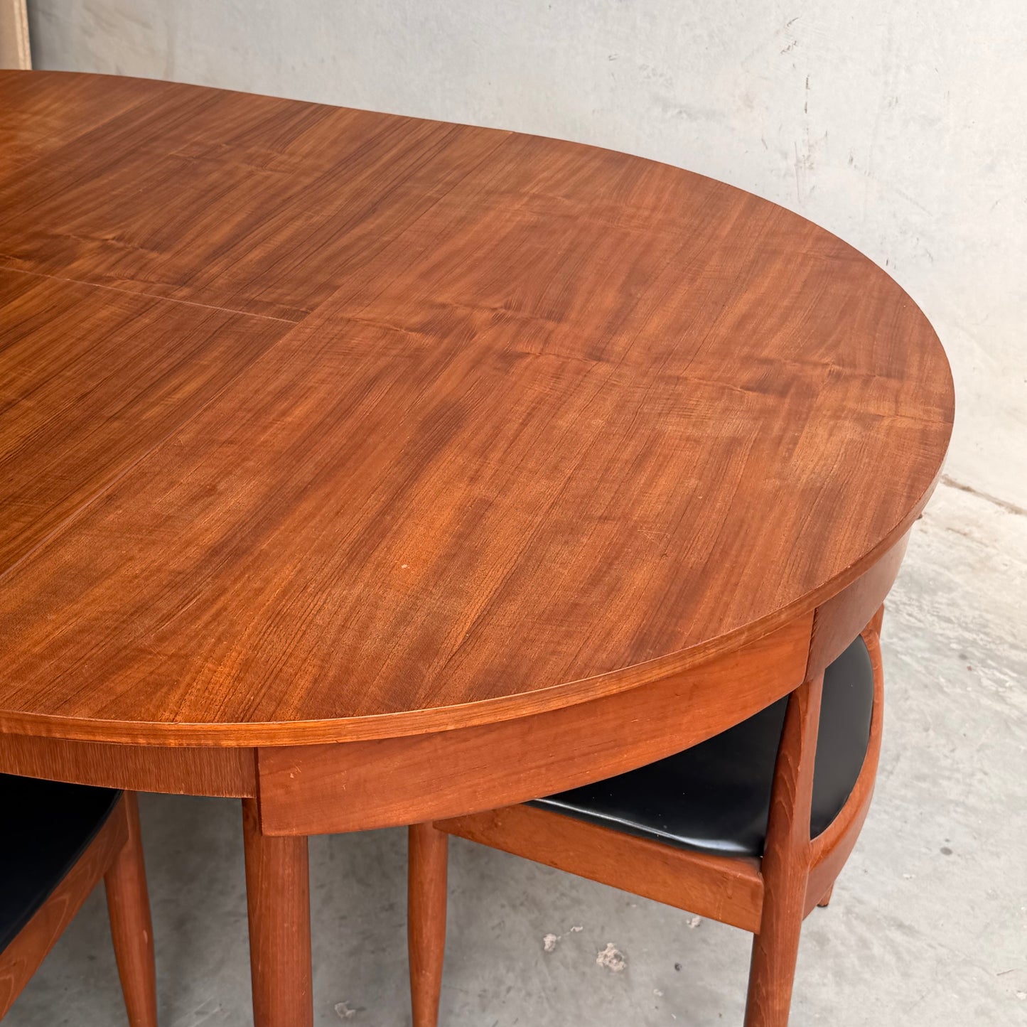 Ernst Hansen Mid-Century Round Extending Dining Set – Teak with 5 Chairs (6th Available upon request for fee)