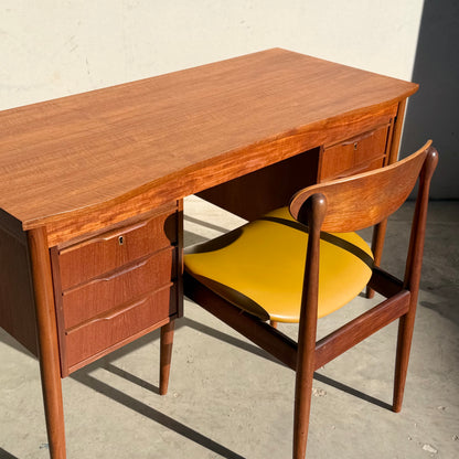 Danish Mid Century Modern Teak Desk by Easing Møbelfabrik