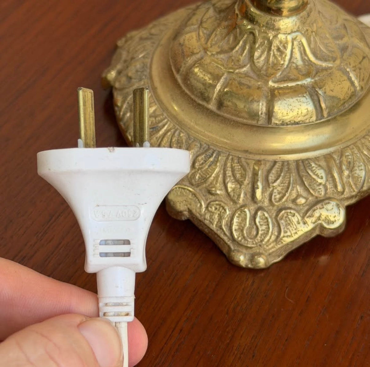 Mid-Century Ornate Brass Table Lamp with Ivory Scallop Ruffle Shade – Vintage