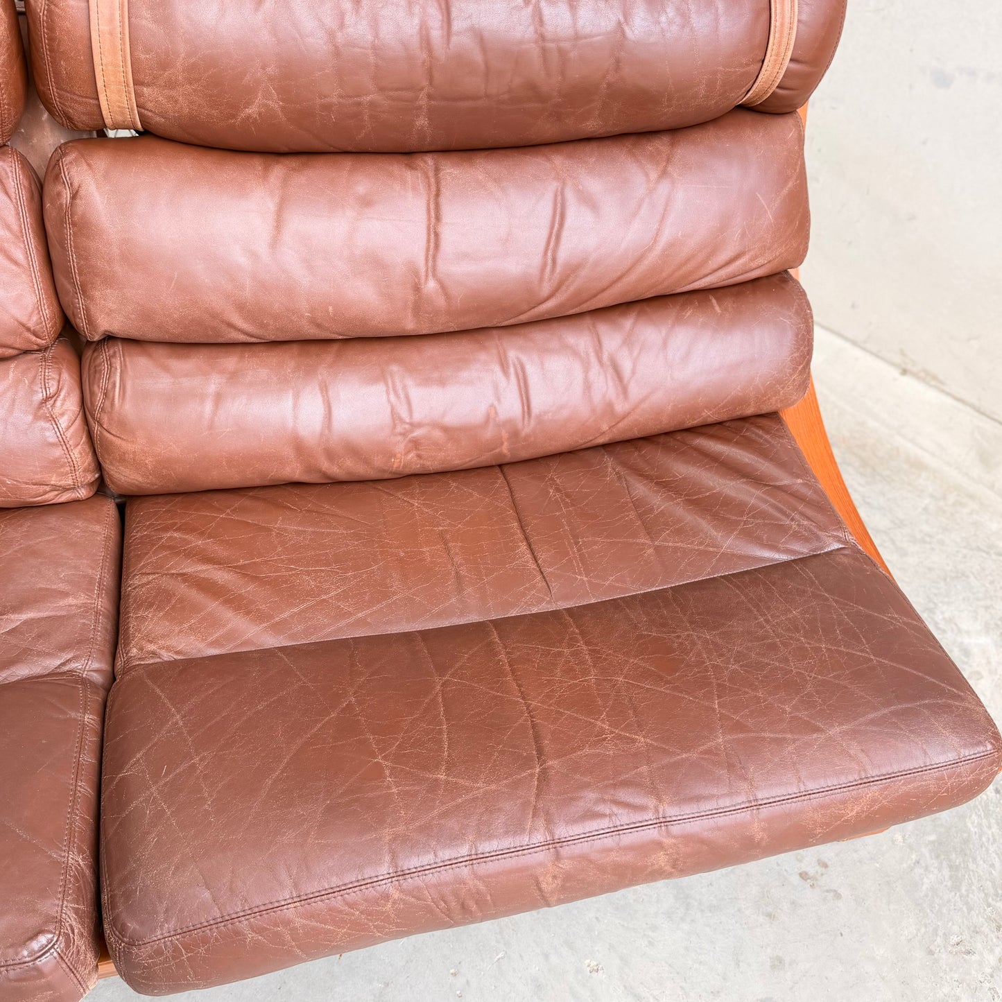 Tessa T4 Two-Seater Lounge – Iconic 1970s Fred Lowen Design in Rich Brown Leather