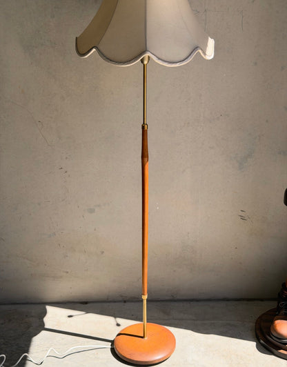 Exquisite Vintage Danish Teak & Brass Floor Lamp – Sculptural Mid-Century Masterpiece