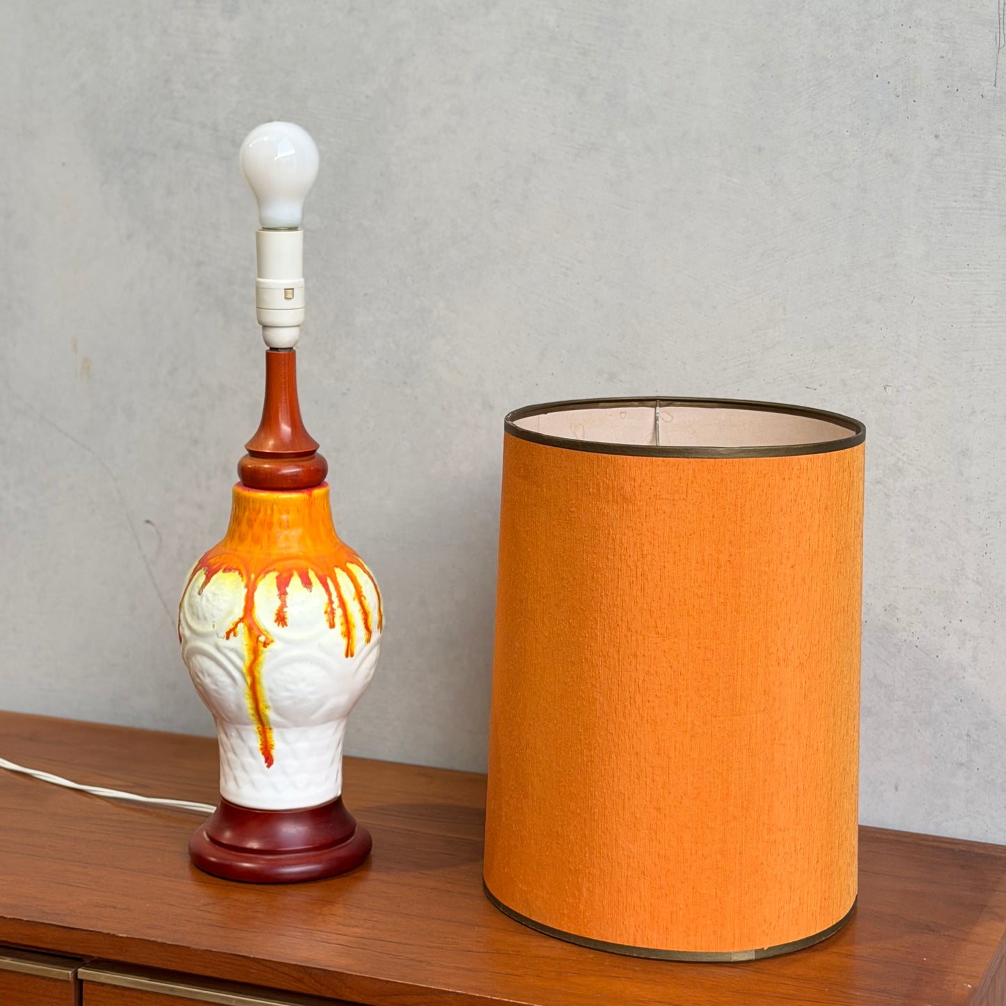 Vibrant Retro Drip Glaze Ceramic Table Lamp – Mid-Century Sunset Glow