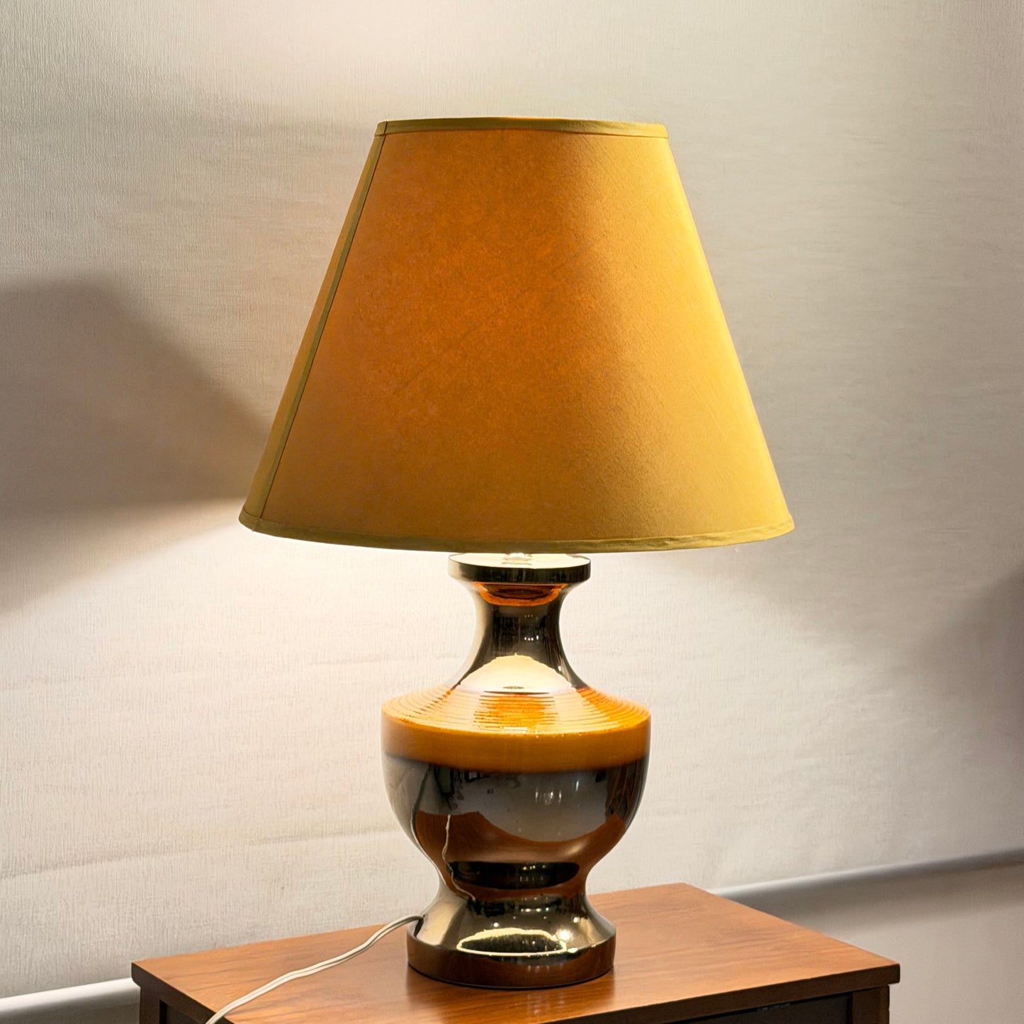 Large Groovy Sunset Ribbed Ceramic Table Lamp – Bold MCM Statement Piece