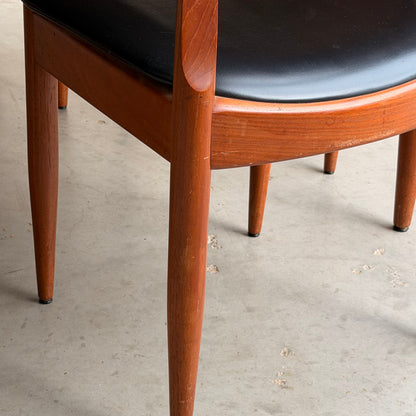 Ernst Hansen Mid-Century Round Extending Dining Set – Teak with 5 Chairs (6th Available upon request for fee)