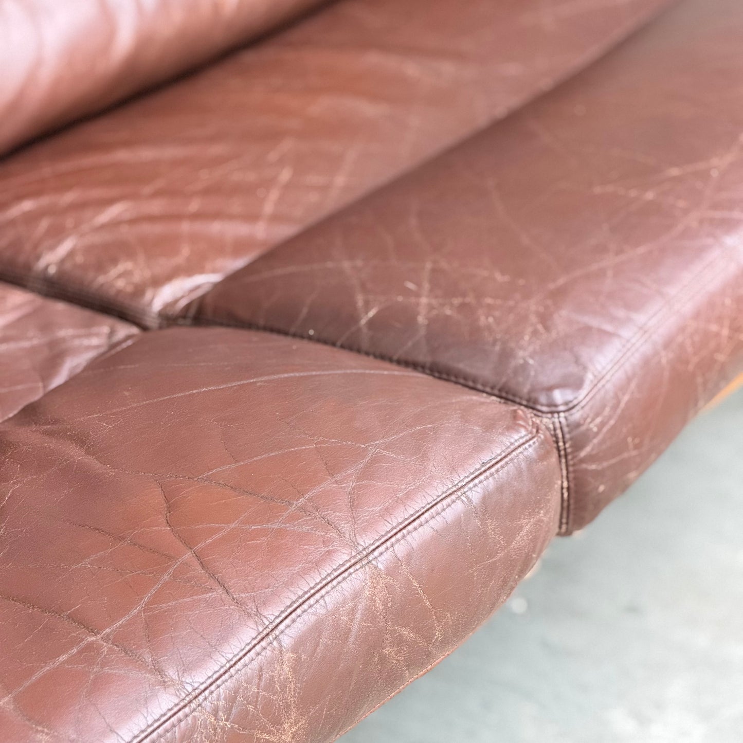 Tessa T4 Two-Seater Lounge – Iconic 1970s Fred Lowen Design in Rich Brown Leather