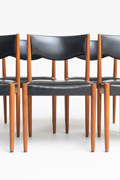 Fully restored Parker Number 62 mid-century modern dining chairs set of 4 with original black vinyl and teak frame
