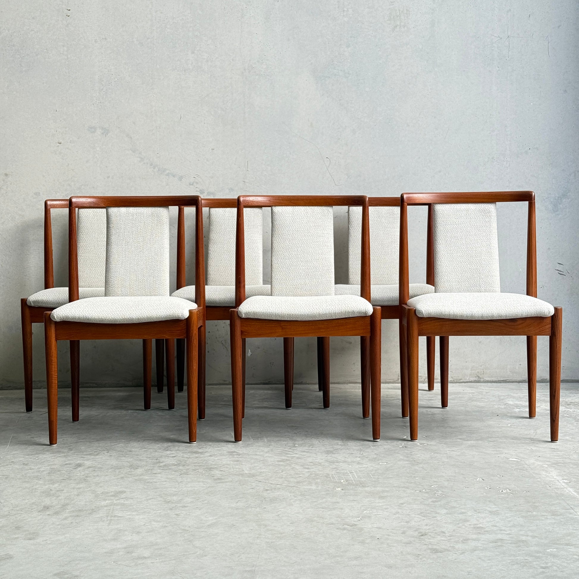 Fully restored Parker T-back Number 88 mid-century modern dining chairs set of 6 in speckled dove white upholstery with solid teak frame