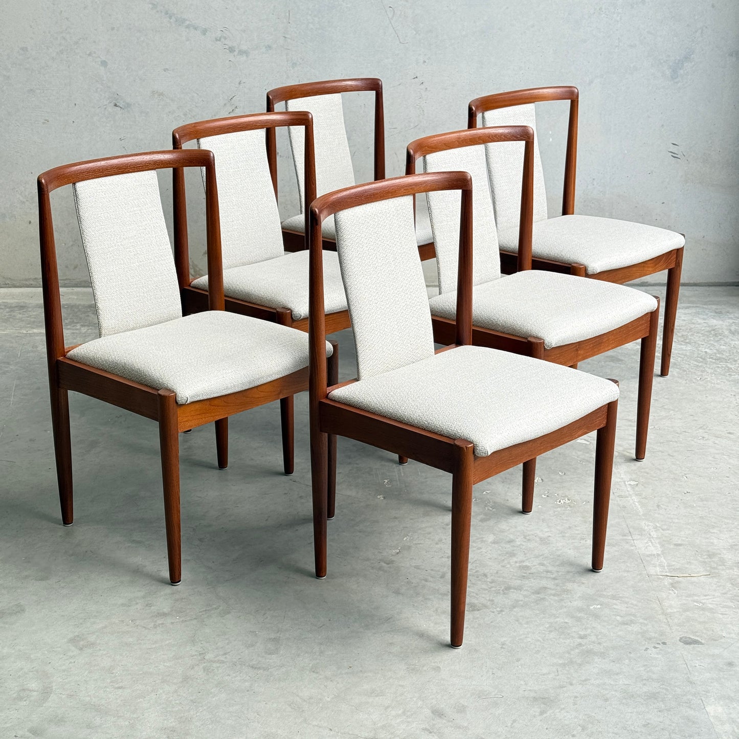 Fully restored Parker T-back Number 88 mid-century modern dining chairs set of 6 in speckled dove white upholstery with solid teak frame