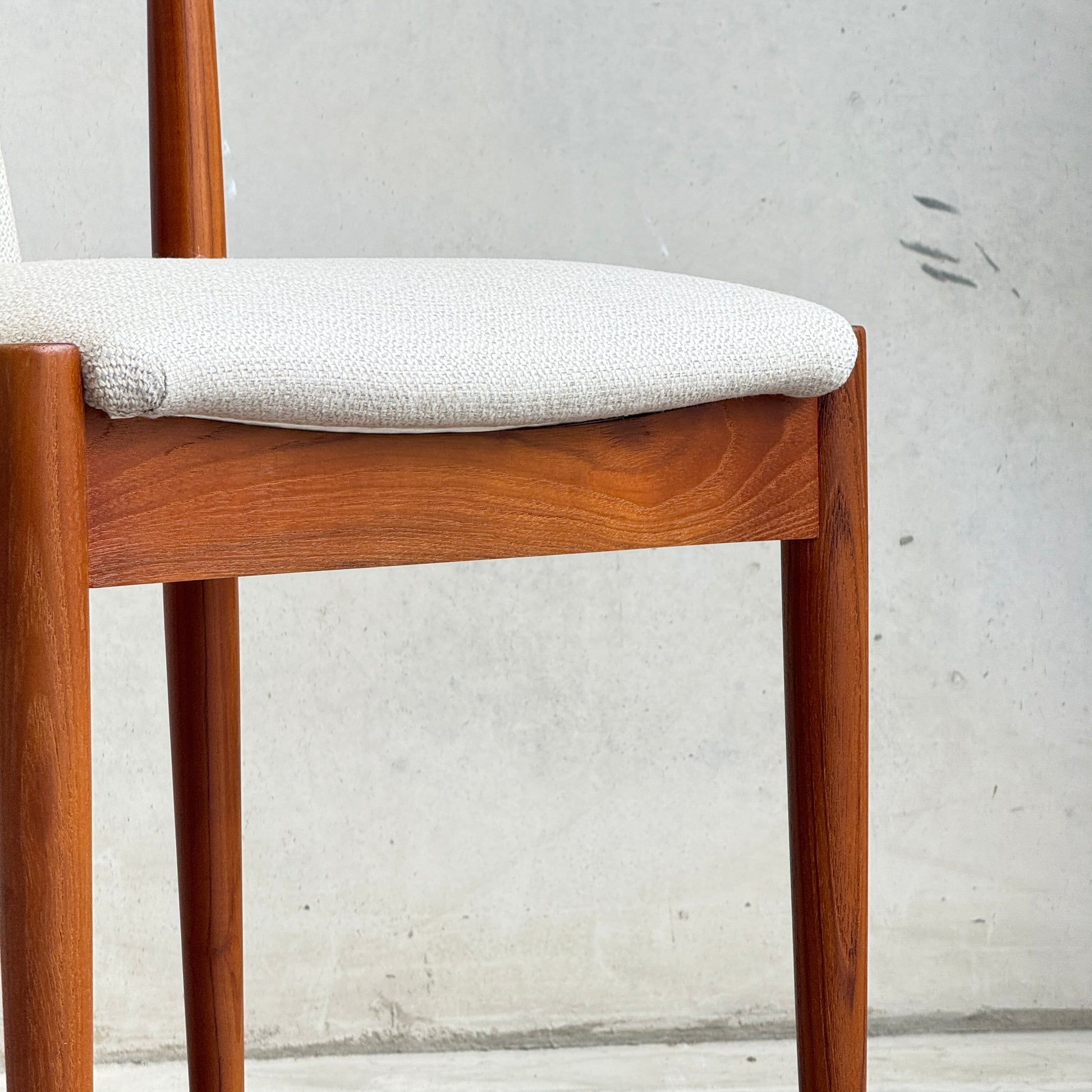Close-up of solid teak frame and tapered legs on fully restored Parker T-back No.88 dining chair