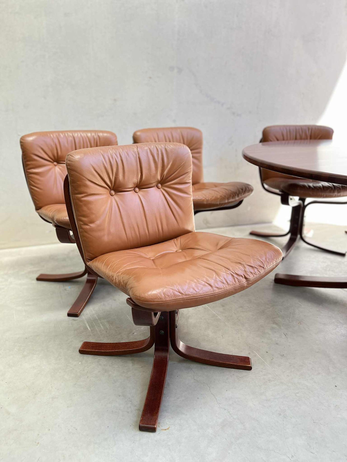 Joe Rufenacht Set of 6 Designer Dining Chairs & Solid Wooden Table Suite (Revive)