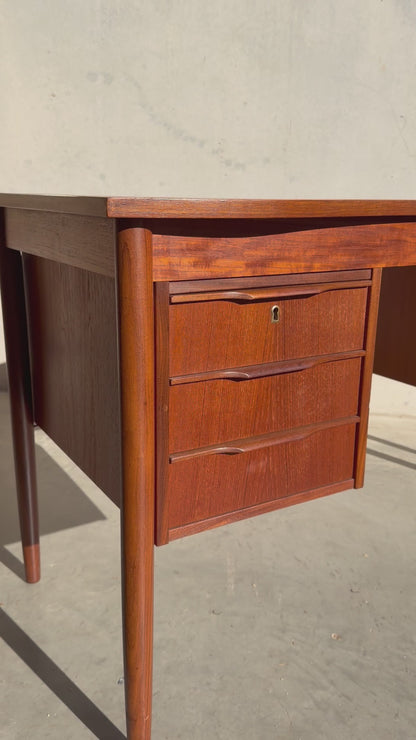 Danish Mid Century Modern Teak Desk by Easing Møbelfabrik